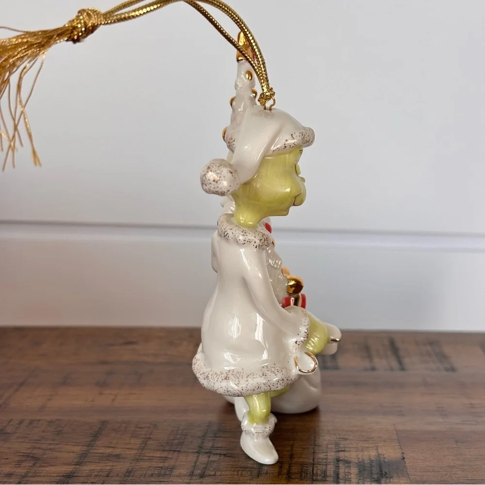 Lenox grinch away